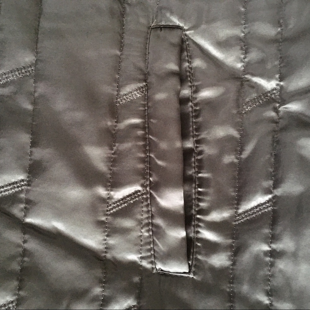 CHICO’S Gorgeous Army Green Quilted Satin Jacket/Coat - Picture 3 of 5
